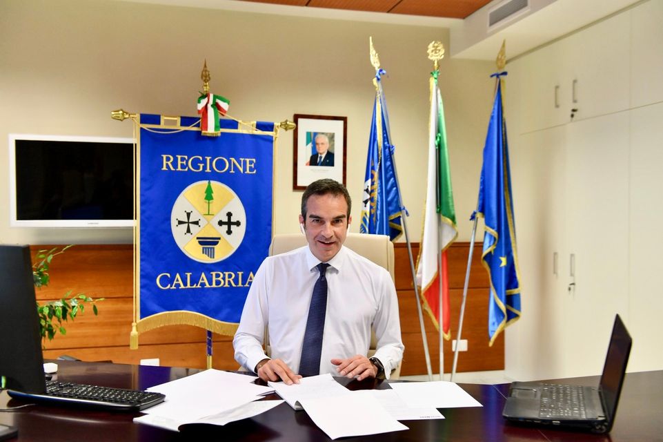 Scuola Calabria, Occhiuto: «La Regione non può chiuderle ma i sindaci sì e io non mi opporrò»