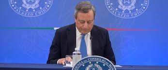 Draghi presenta le dimissioni, Mattarella le respinge.